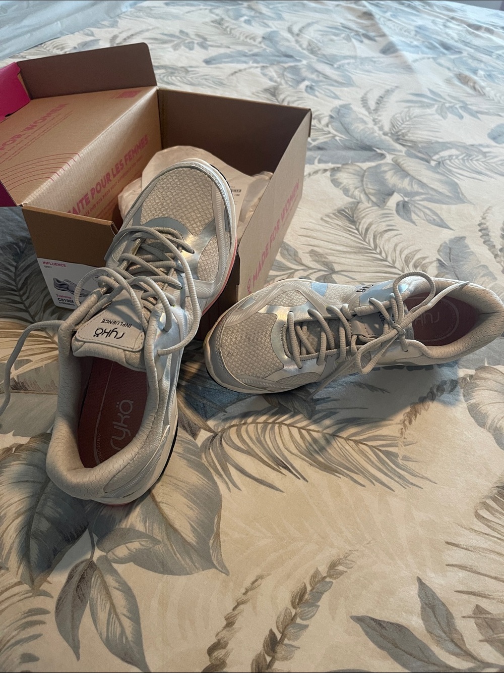 Ryka Light Gray Women's Mesh Lace-Up cross trainers, Zumba fitness, Worn once.